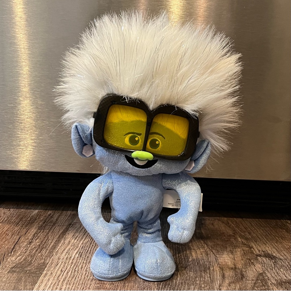 Trolls Tiny Diamond Singing and Dancing  Toy